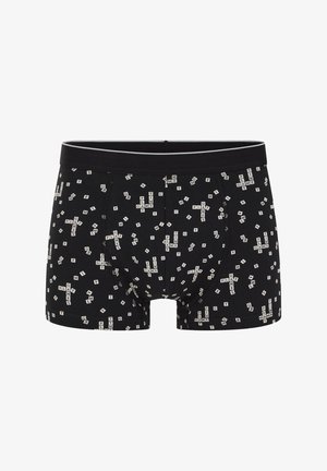 Czarne bokserki z białymi literami w stylu Scrabble, rozrzuconymi losowo, tworzącymi słowa takie jak "PLAY", "TIME" i "GAMES" w skupiskach.