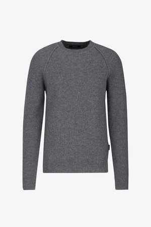 Grauer, gerippter Strickpullover mit Rundhalsausschnitt, langen Ärmeln und seitlichen Saumdetails. Hergestellt aus einem weichen, strukturierten Stoff.