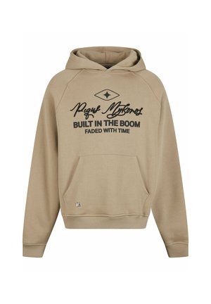Bež hoodie sa prednjim džepom, kapuljačom na užad i crnim otisnutim tekstom. Ima rebraste manžete i donji rub, izrađen je od mekanog pamuka.
