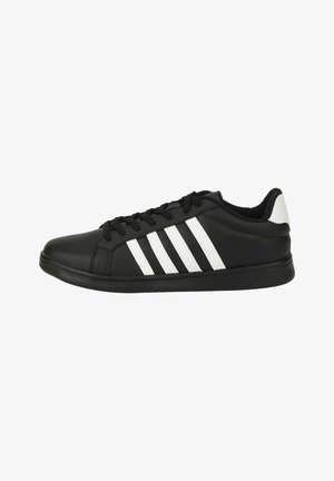 Trainers - black