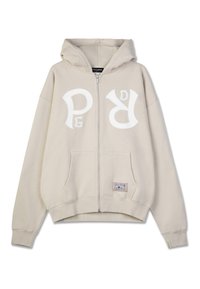 Beige zip-up hettegenser laget av mykt materiale, med et stort hvitt logo på brystet, frontlommer, og hette med snøring.