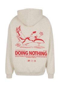 Šedá mikina z bavlny, s červeným grafickým designem na zadní straně, zobrazující relaxující postavu a text "KLUB NEČINĚNÍ".