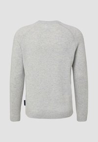 Jasnoszary sweter dzianinowy z długimi rękawami, prążkowanymi mankietami i dołem, pokazany z tyłu na gładkim jasnym tle.