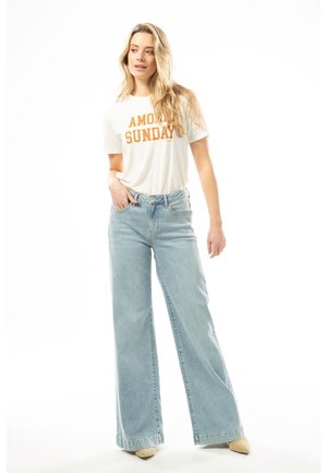 Garcia CELIA 249 WIDE - Bootcut jeans - light used