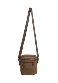 Bolso cruzado marrón hecho de nailon con un compartimento principal con cremallera, correa ajustable y bolsillo delantero con detalle del logo.