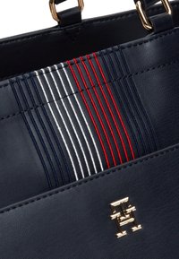 Tommy Hilfiger DISTINCT TOTE - Tote bag - space blue