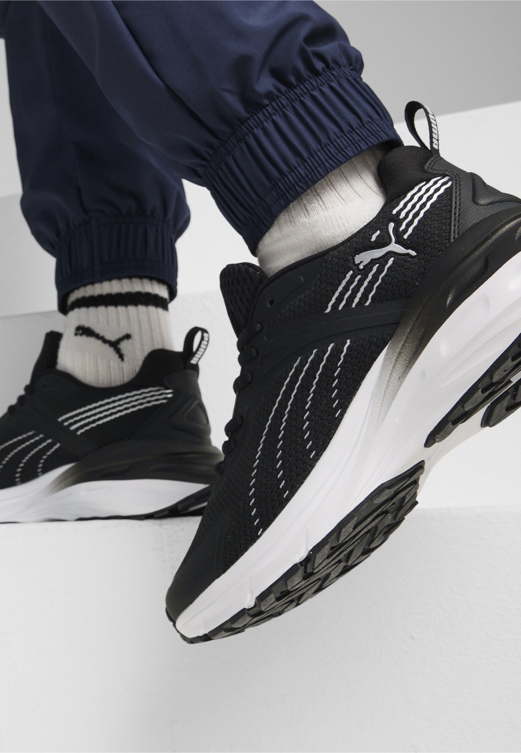 国内配送 PUMA HYPNOTIC 2K2 BLACK PUMA Hypnotic Lace Up Mens Black Sneakers Casual Shoes