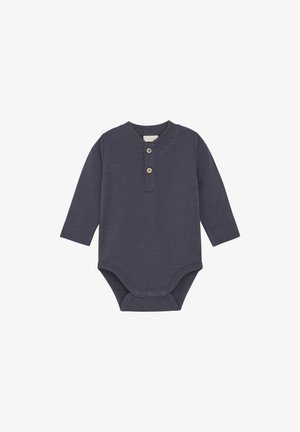 Marineblauwe longsleeve bodysuit van zacht materiaal, met een henleyhalslijn en twee houten knopen, en drukknoopsluitingen aan de onderkant.