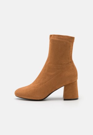 Stiefelette - cognac