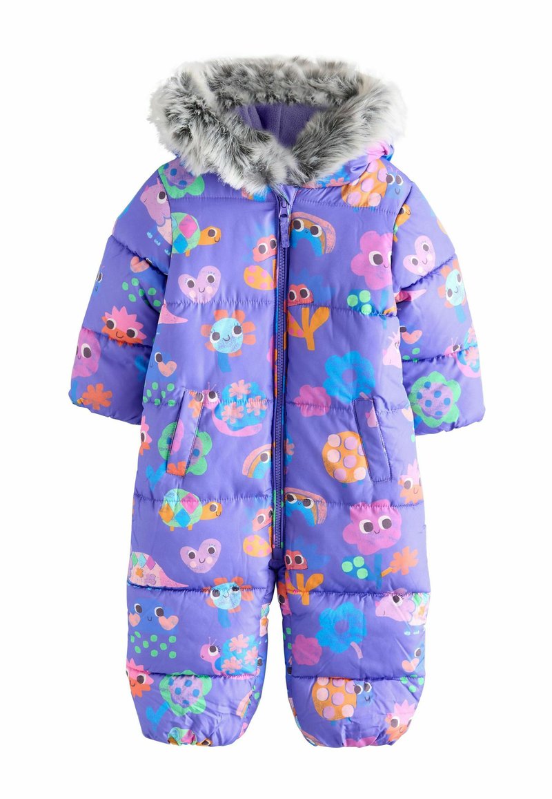 Lila pufi síruház színes állat- és virágmintákkal, szőrmés kapucnival és elöl cipzárral. Puha, steppelt anyag.