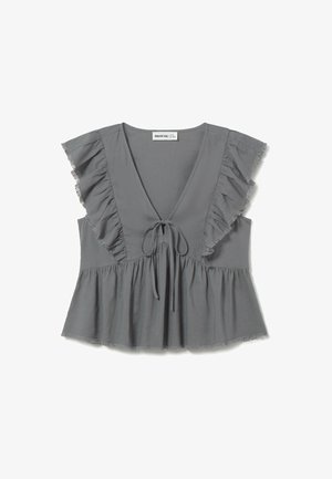 Blouse grise avec un décolleté en V profond, des manches légères et des accents ondulés. Dotée d'un cordon de serrage à la taille et d'un tissu texturé.