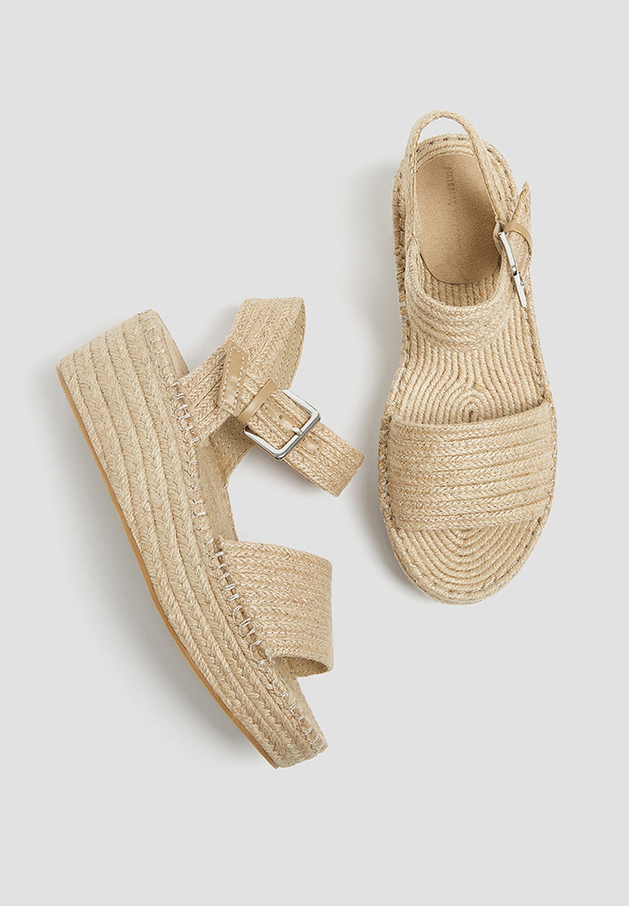 Sandaletter med kilklack sand Sandaletter med kilklack sand