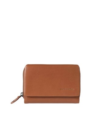 Portafoglio in pelle marrone con una texture liscia, chiusura con cerniera e logo del marchio impresso. Presenta un design a pattina pieghevole per una conservazione sicura.