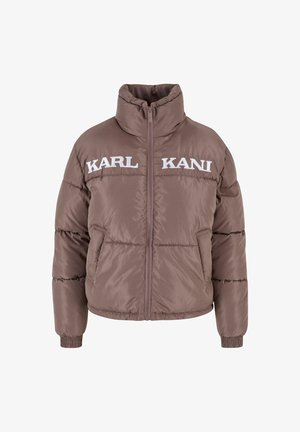 Hnědá péřová bunda s vysokým límcem, zipovým zapínáním, žebrovanými manžetami a bílým logem "KARL KANI" na hrudi a zádech. Hladký, lesklý povrch.