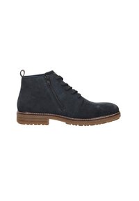 Donkerblauwe suède enkelboots met veters en een zijrits, met een gestructureerde afwerking en een contrasterende lichtbruine rubberen zool.