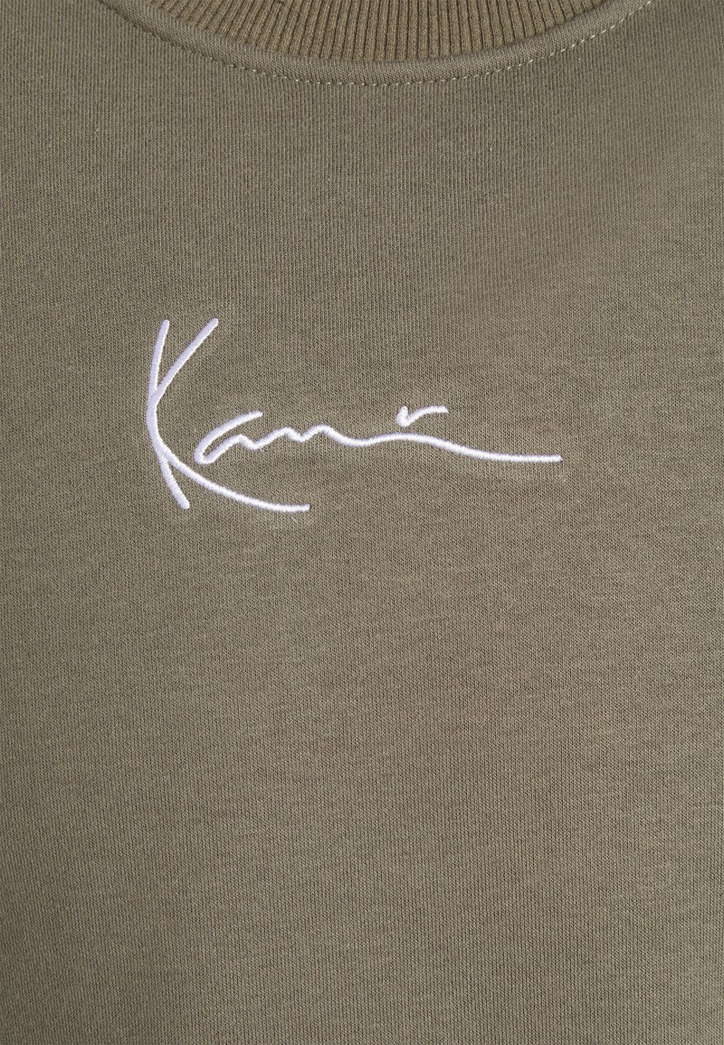Damen Sweatshirts | Karl Kani SMALL SIGNATURE PATCHWORK CREW UNISEX Sweatshirt dark green/dunkelgrün - KR95093 Damen Sweatshirts | Karl Kani SMALL SIGNATURE PATCHWORK CREW UNISEX Sweatshirt dark green/dunkelgrün - KR95093