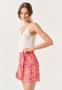 Jimmy Key HIGH WAIST FLORAL  - Short - light pink
