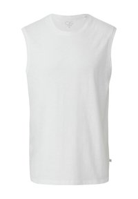 Witte mouwloze t-shirt gemaakt van zacht materiaal, met een ronde halslijn en een klein, subtiel logo op de linkervoorzijde.