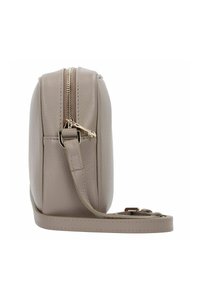 Bolso bandolera de cuero gris con textura lisa, cierre de cremallera y herrajes en tono dorado. Cuenta con una correa desmontable para ajustar la longitud.