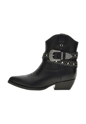 Bottes de cow-boy en cuir noir avec un bout pointu, des coutures décoratives, des accents de boucles en argent et un petit talon carré.