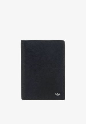 Portefeuille en cuir noir texturé avec petit logo taureau argenté en bas à droite, fermé et photographié sur fond blanc.