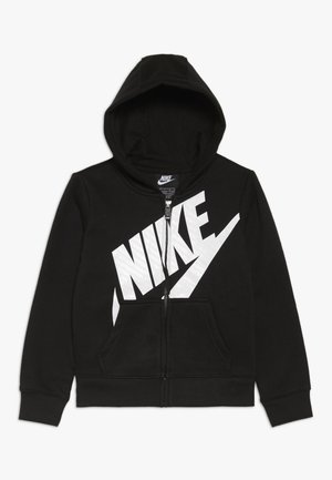 Sort Nike lynlås-hættetrøje med stort hvidt NIKE-logo på forsiden og hætte, med forlommer og ribstrikkede manchetter.