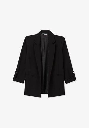 Blazer nero da donna con rever a scollo a V, maniche a tre quarti con patte e tasche a filetto frontali, mostrato su uno sfondo bianco.