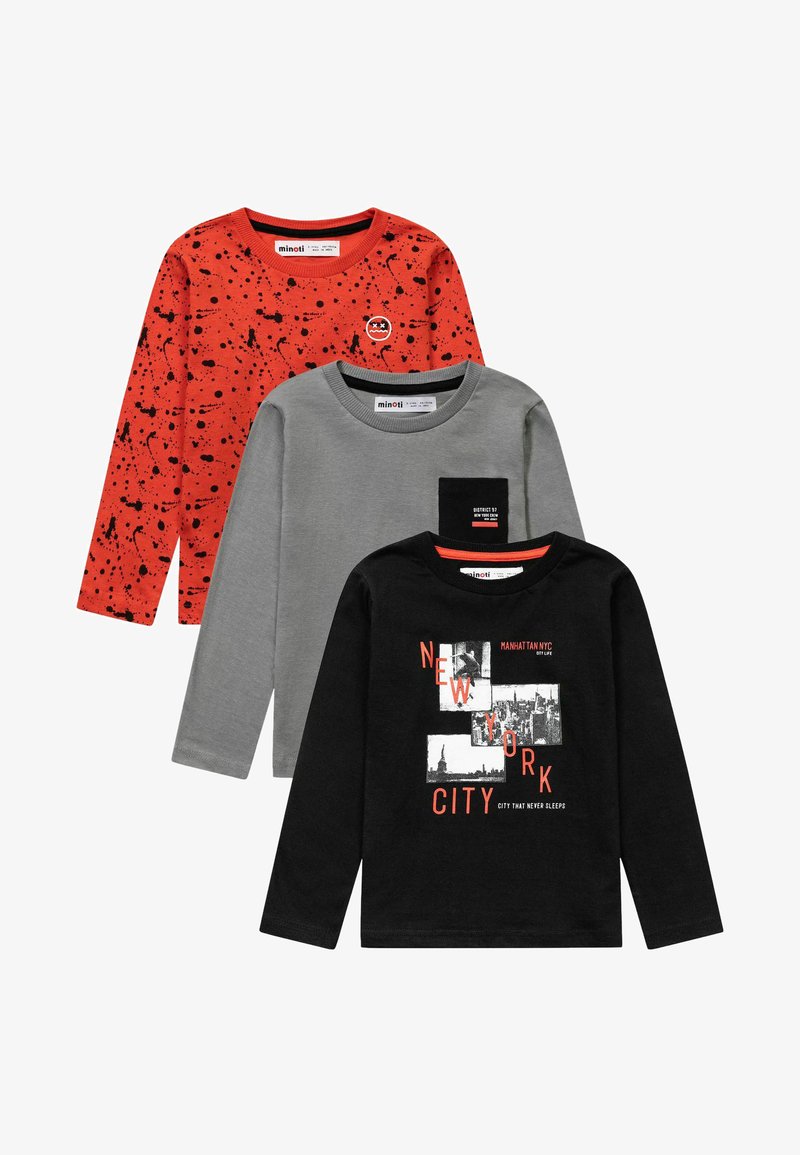 Drei Langarmhemden: rot mit schwarzem Spritzmuster, grau mit Taschen-Detail und schwarz mit weiß-grauer Grafik von New York City.