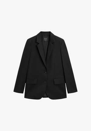 Blazer nero monopetto con rever a incavo, due tasche frontali con pattina e due bottoni su sfondo bianco.