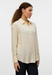 Vero Moda AWPAYTON - Skjortebluser - bone white