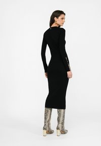 LIU JO Vabalt langev kleit - black