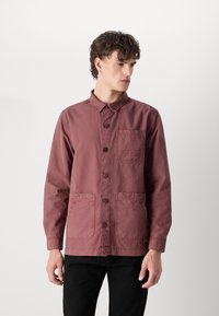 Barbour DEWSBURY GARMENT DYED OVERSHIRT - Könnyű dzseki - desert clay