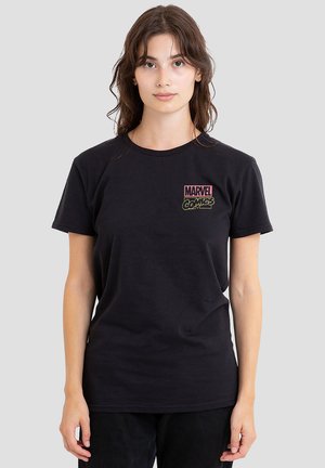 Schwarzes Baumwoll-T-Shirt mit einem bunten "Marvel Comics"-Logo auf der Brust. Kurze Ärmel, Rundhalsausschnitt, glatte Textur.