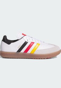 Hvid lædersneaker med sorte, røde og gule striber, beige ruskindstå, gummisål og sort polstret hælkant.