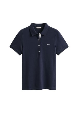 Polo bleu marine à manches courtes avec col, quatre boutons blancs et petit logo blanc GANT sur le côté gauche de la poitrine.