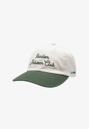 Cappellino da baseball bianco e verde con ricamo "Random Hatswear Club" sul davanti e "LAB." sul lato.