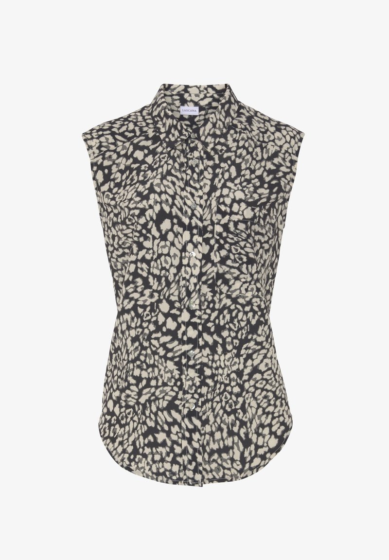 Ärmlös blus i svart och beige djurmönster. Har en knapp-up-front och två bröstfickor. Mjuktyg med en slät textur.
