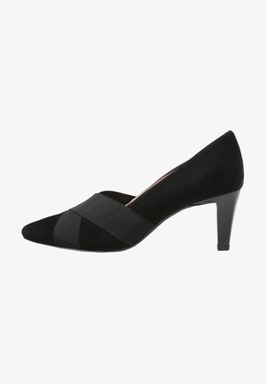 Chaussure à talons hauts en velours noir avec un bout pointu et un détail de bande croisée en textile sur le devant. Dispose d'un talon fin et d'une texture lisse.