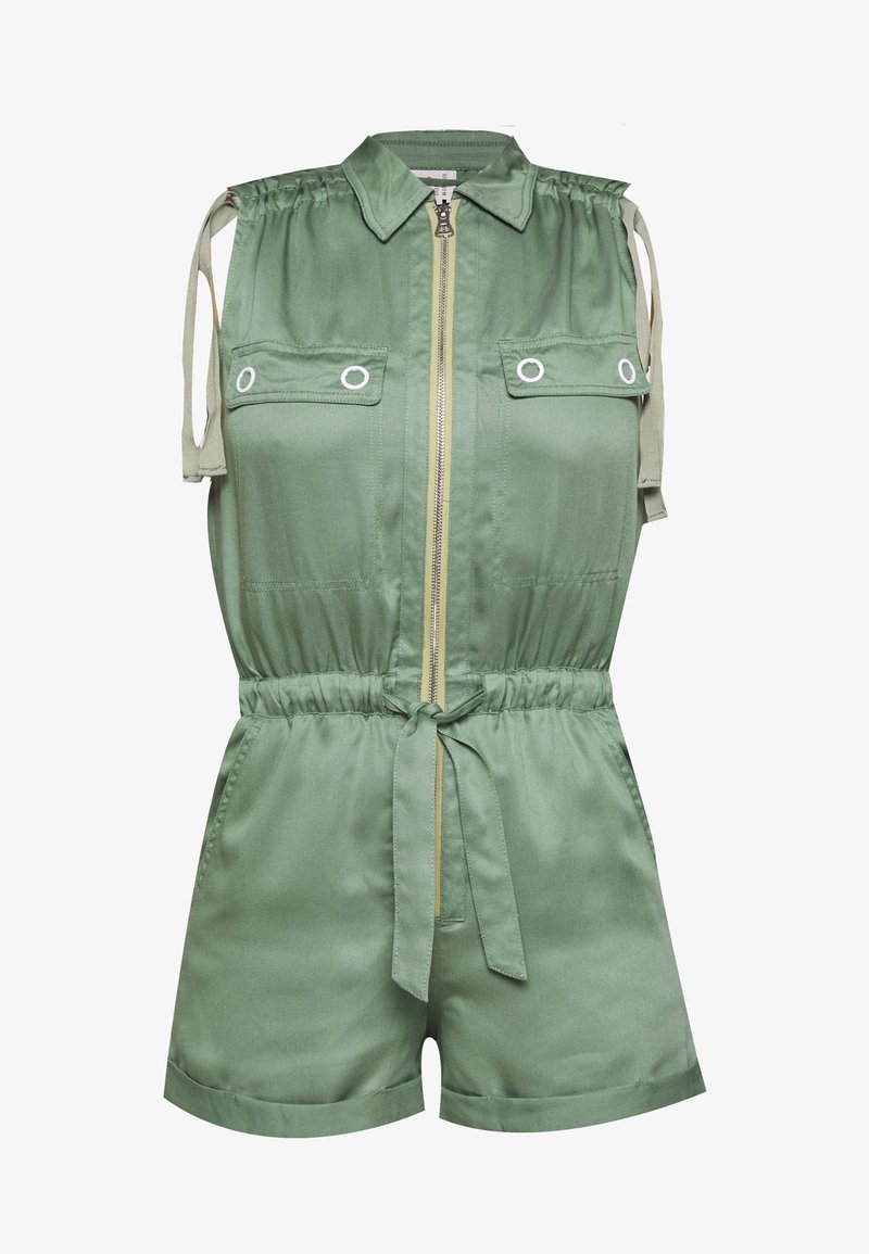 Rompers en satin vert avec un col, fermeture éclair devant et deux poches poitrine. Présente une taille à cordon de serrage et des détails de conception à épaules dénudées.