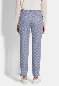 Gemusterte Hose mit einem blauen geometrischen Design, einer schlanken Passform und einem weichen Stoff. Elastischer Bund mit einer glatten Oberfläche.
