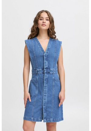 Das Jeanskleid verfügt über einen tiefen V-Ausschnitt, Kapellärmel und eine taillierte Taille, mit vorderen Taschen und einer strukturierten Silhouette in Mittelblau.