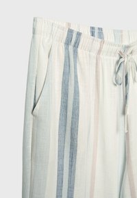 Leichte, gestreifte Hosen in sanften Blaugrau- und Rosatönen, mit elastischem Bund, Kordelzug und Seitentaschen.