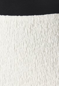 Gina Tricot STRUCTURE MAXI SKIRT - Falda larga - white