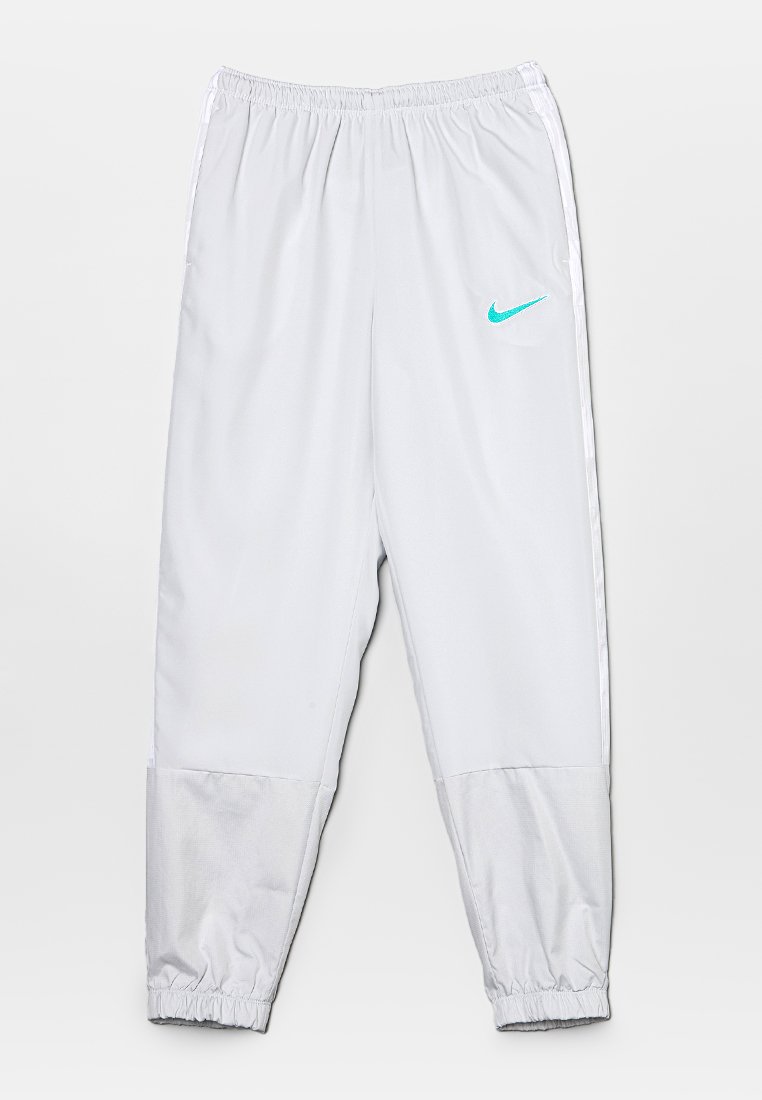 Pantaloni atletici grigi chiari realizzati in materiale liscio, dotati di una vita elastica e di un piccolo logo Nike turchese sul davanti.