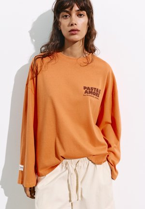 PULL&BEAR, LONG SLEEVE WITH FOOD GRAPHIC - T-SHIRT - Langærmet T-shirt - orange