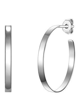 Boucles d'oreilles en argent en forme de créoles avec une surface lisse et polie, présentant un design circulaire et une fermeture à tige classique. La largeur est uniforme sur toute la longueur.
