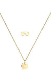 Goldene Halskette mit einem runden Anhänger und passenden runden Ohrringen. Die Kette hat ein zartes Design. Glatte, glänzende Oberflächen.
