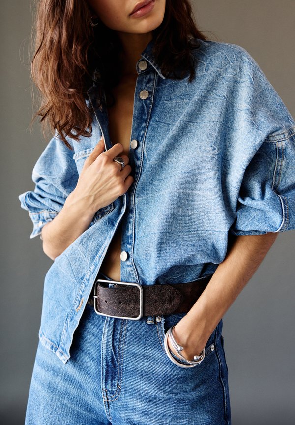 WITH RECTANGULAR BUCKLE - Gürtel