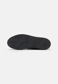 Pier One LEATHER - Sapatos casuais com atacadores - black