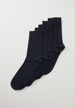 Marineblaue gerippte Crew-Socken, Baumwollmischung, fünf Paar im Bundle, mit einer weichen Textur und glatter Oberfläche.